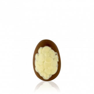 Яйце з квіткою з молочного шоколаду