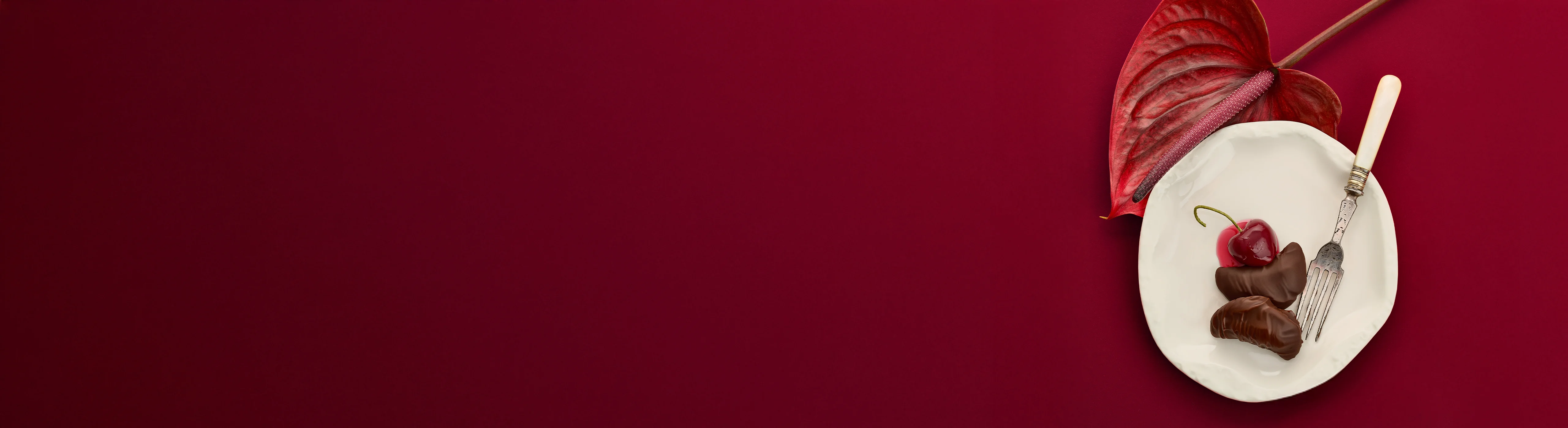 Шоковареники з марципаном та вишнею